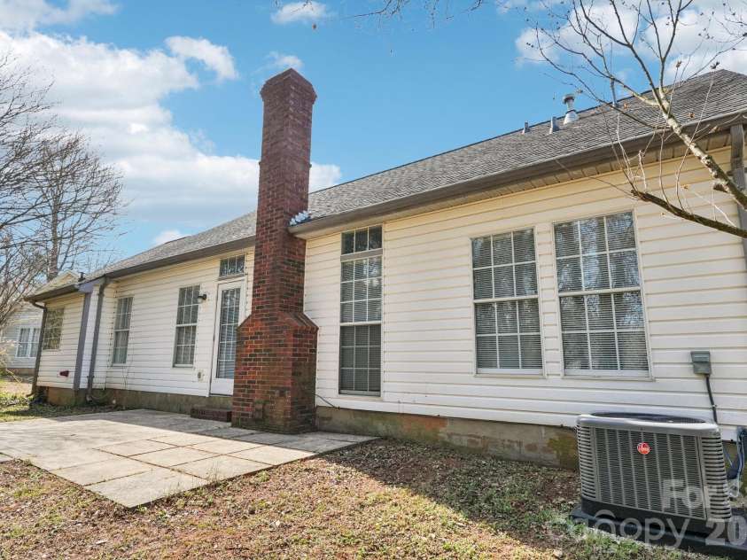 3406 Frostmoor Place, Charlotte, NC 28269.  MLS# CAR4342435, YatesRealty ID 7169. 