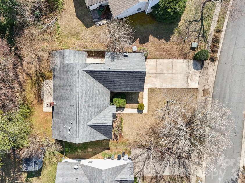 3406 Frostmoor Place, Charlotte, NC 28269.  MLS# CAR4342435, YatesRealty ID 7169. 