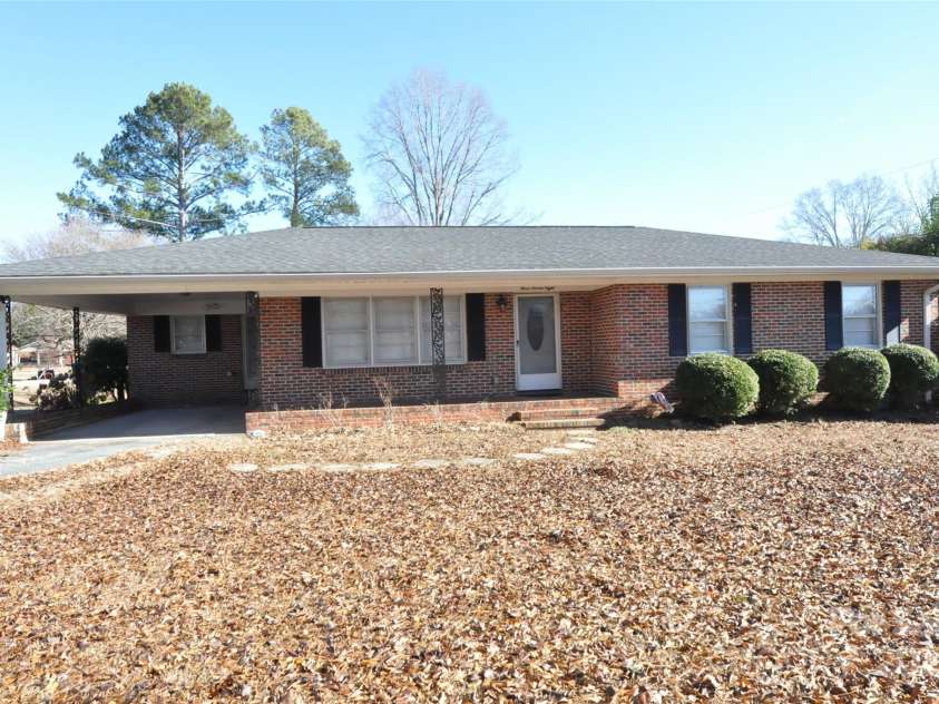 378 Center Street, Chester, SC 29706.  MLS# CAR4332675, YatesRealty ID 717. 