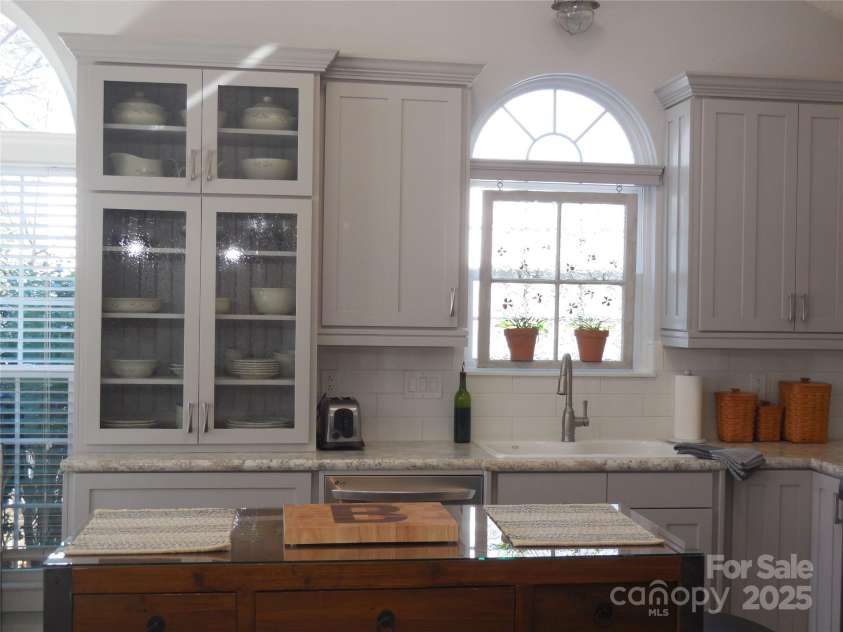 7201 Scarlet Runner Drive, Charlotte, NC 28215.  MLS# CAR4214914, YatesRealty ID 717. 