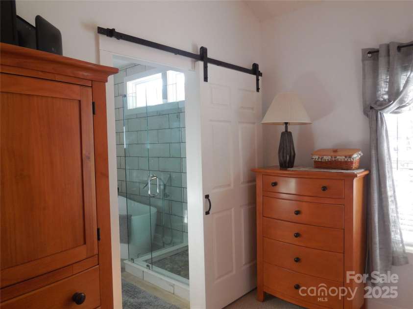 7201 Scarlet Runner Drive, Charlotte, NC 28215.  MLS# CAR4214914, YatesRealty ID 717. 