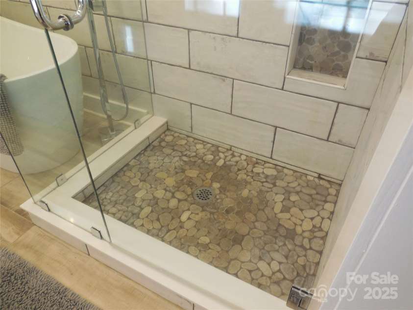 7201 Scarlet Runner Drive, Charlotte, NC 28215.  MLS# CAR4214914, YatesRealty ID 717. 