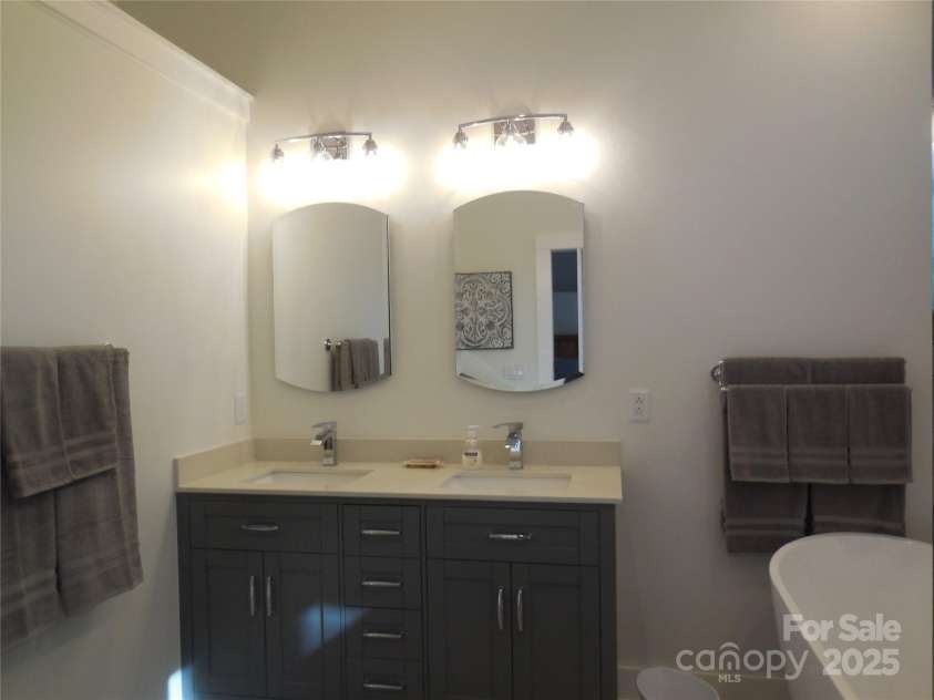 7201 Scarlet Runner Drive, Charlotte, NC 28215.  MLS# CAR4214914, YatesRealty ID 717. 