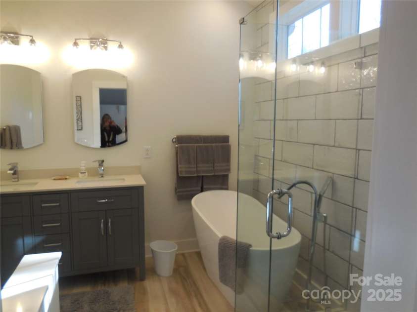 7201 Scarlet Runner Drive, Charlotte, NC 28215.  MLS# CAR4214914, YatesRealty ID 717. 