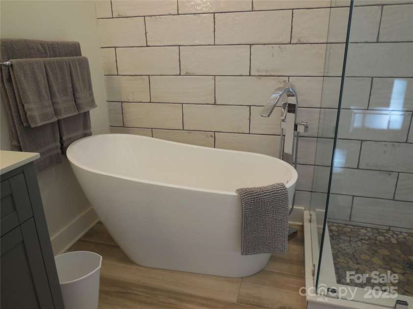 7201 Scarlet Runner Drive, Charlotte, NC 28215.  MLS# CAR4214914, YatesRealty ID 717. 