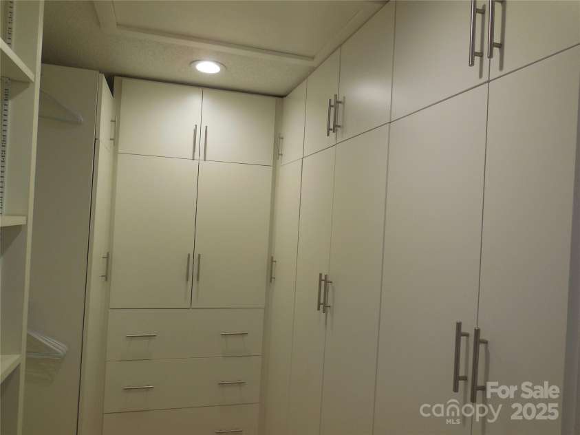 7201 Scarlet Runner Drive, Charlotte, NC 28215.  MLS# CAR4214914, YatesRealty ID 717. 