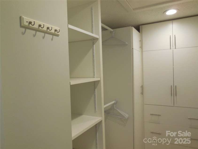 7201 Scarlet Runner Drive, Charlotte, NC 28215.  MLS# CAR4214914, YatesRealty ID 717. 