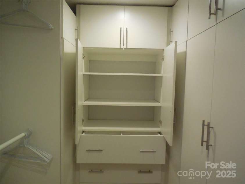 7201 Scarlet Runner Drive, Charlotte, NC 28215.  MLS# CAR4214914, YatesRealty ID 717. 