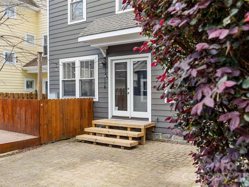 1558 Tippah Park Court, Charlotte, NC 28205.  MLS# CAR4354143, YatesRealty ID 7170. 