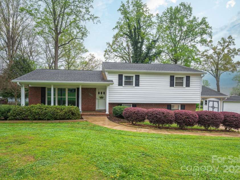 205 Gamble Avenue, Bessemer City, NC 28016.  MLS# CAR4242531, YatesRealty ID 7170. 