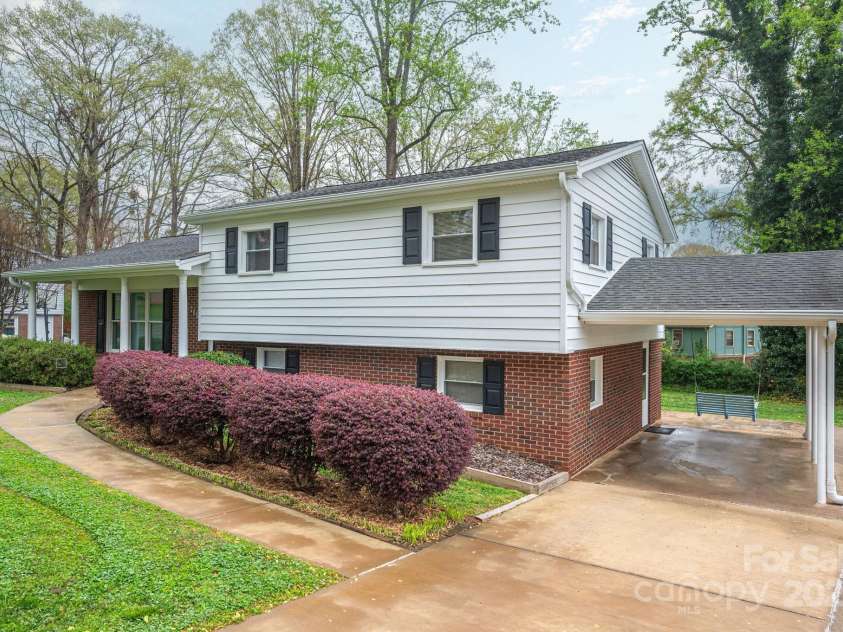 205 Gamble Avenue, Bessemer City, NC 28016.  MLS# CAR4242531, YatesRealty ID 7170. 