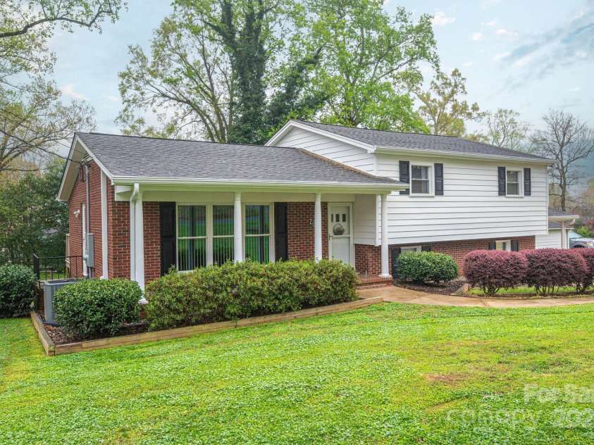 205 Gamble Avenue, Bessemer City, NC 28016.  MLS# CAR4242531, YatesRealty ID 7170. 