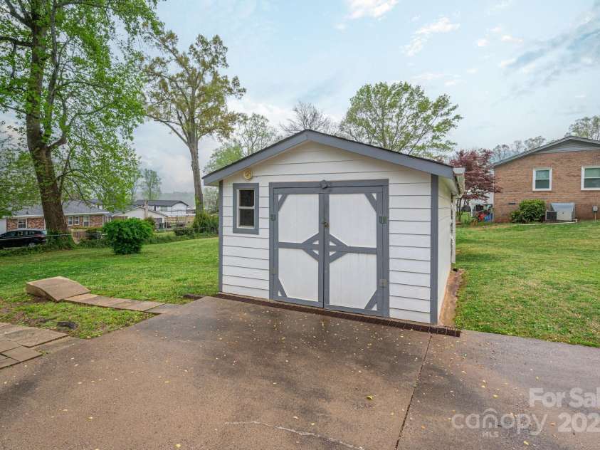 205 Gamble Avenue, Bessemer City, NC 28016.  MLS# CAR4242531, YatesRealty ID 7170. 
