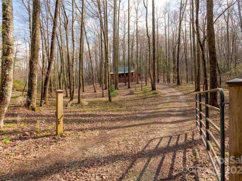 104 Willow Lane, Rosman, NC 28772.  MLS# CAR4241382, YatesRealty ID 7171. 