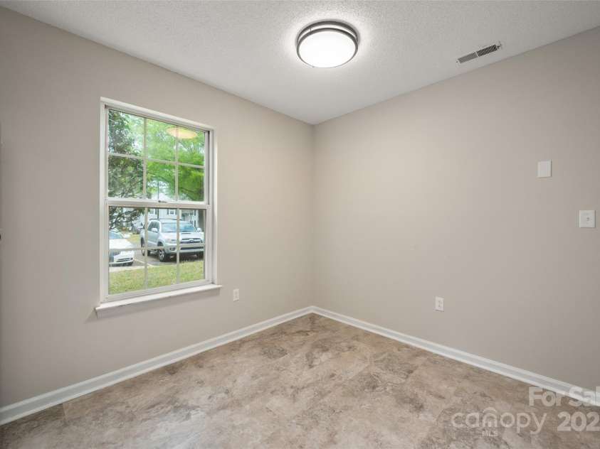 1532 Hunt Club Court, Rock Hill, SC 29732.  MLS# CAR4243008, YatesRealty ID 7173. Plenty of room for kitchen table or workspace