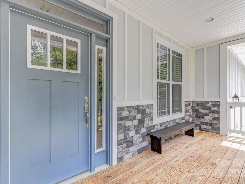 221 Dublin Lane, Columbus, NC 28722.  MLS# CAR4297498, YatesRealty ID 7175. 