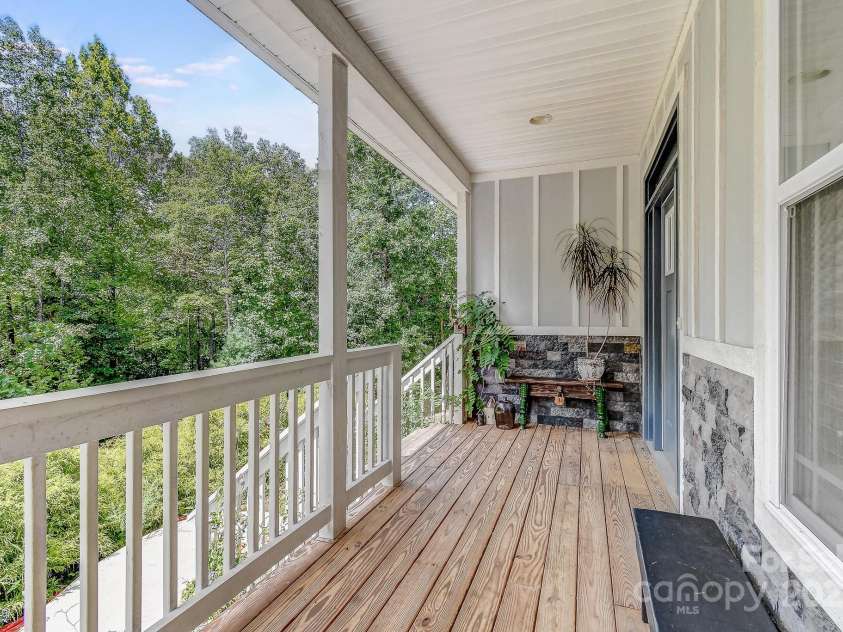 221 Dublin Lane, Columbus, NC 28722.  MLS# CAR4297498, YatesRealty ID 7175. 