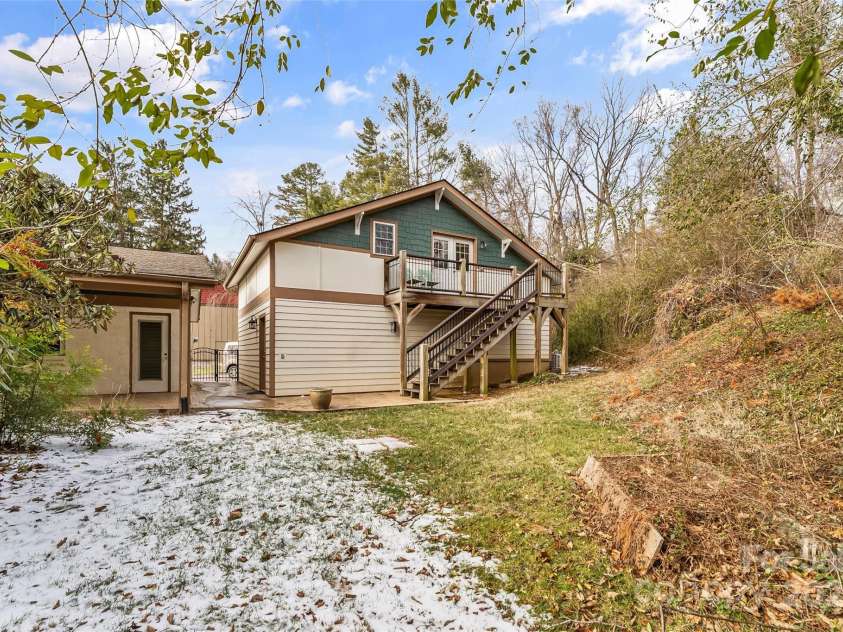 80 Fairway Road, Asheville, NC 28804.  MLS# CAR4213797, YatesRealty ID 7177. 