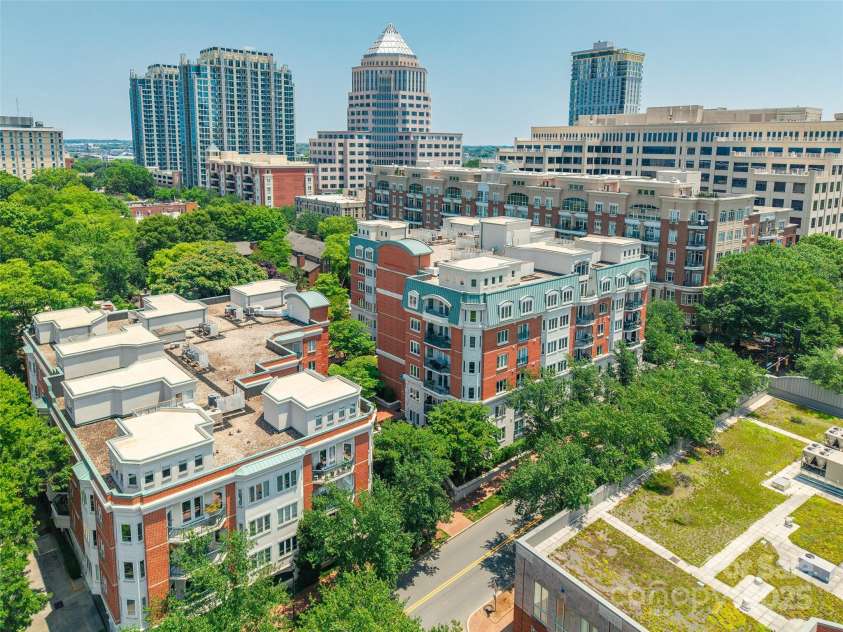 401 Church Street, Charlotte, NC 28202.  MLS# CAR4267557, YatesRealty ID 7178. 