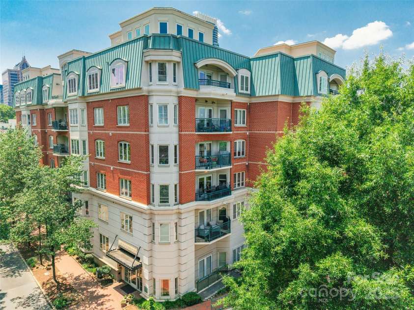 401 Church Street, Charlotte, NC 28202.  MLS# CAR4267557, YatesRealty ID 7178. 