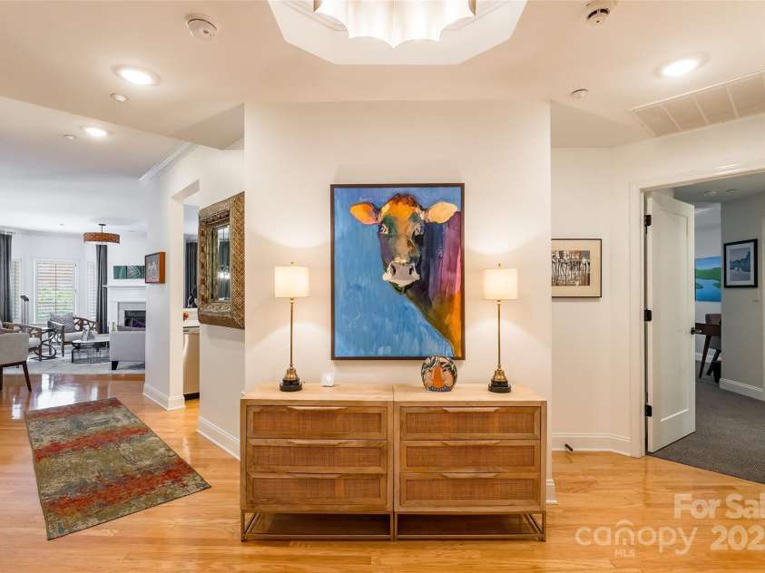 401 Church Street, Charlotte, NC 28202.  MLS# CAR4267557, YatesRealty ID 7178. 