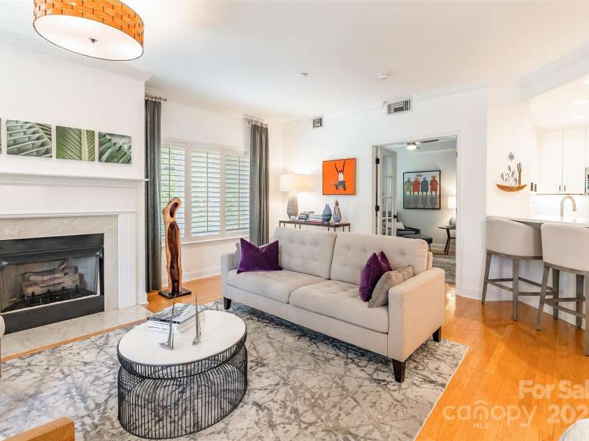 401 Church Street, Charlotte, NC 28202.  MLS# CAR4267557, YatesRealty ID 7178. 