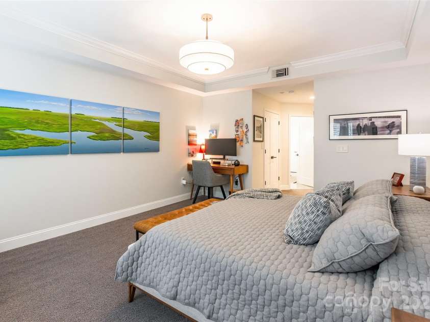 401 Church Street, Charlotte, NC 28202.  MLS# CAR4267557, YatesRealty ID 7178. 