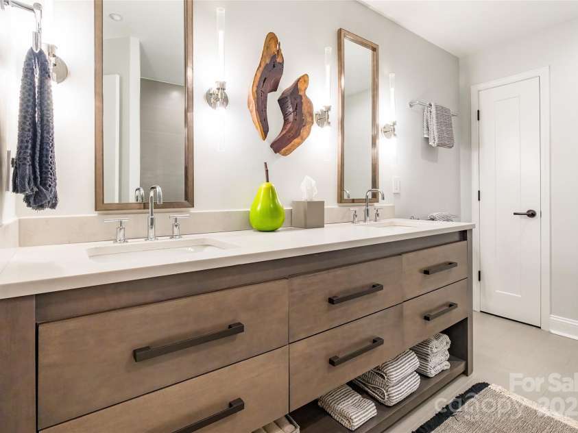 401 Church Street, Charlotte, NC 28202.  MLS# CAR4267557, YatesRealty ID 7178. 