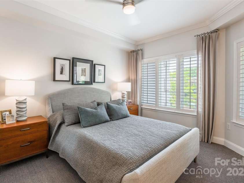 401 Church Street, Charlotte, NC 28202.  MLS# CAR4267557, YatesRealty ID 7178. 