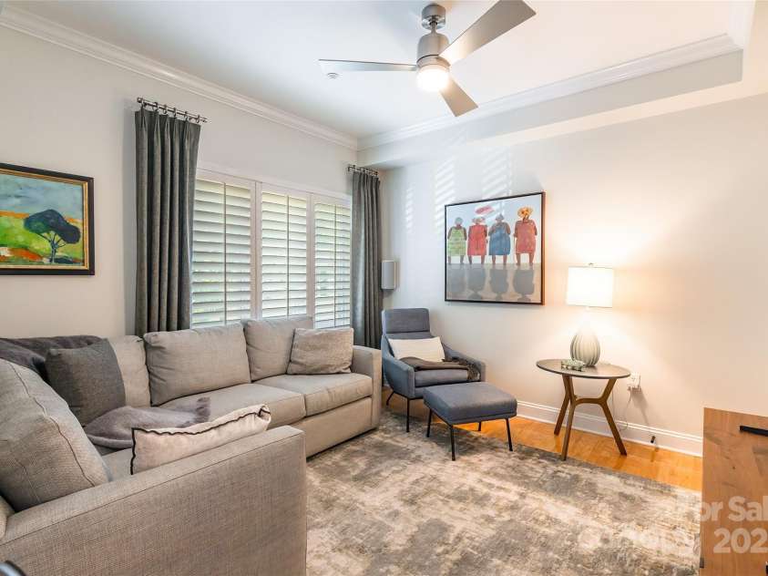 401 Church Street, Charlotte, NC 28202.  MLS# CAR4267557, YatesRealty ID 7178. 