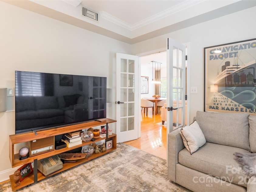 401 Church Street, Charlotte, NC 28202.  MLS# CAR4267557, YatesRealty ID 7178. 