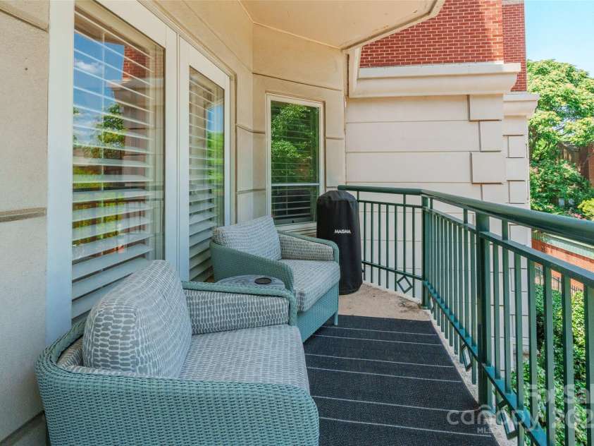 401 Church Street, Charlotte, NC 28202.  MLS# CAR4267557, YatesRealty ID 7178. 