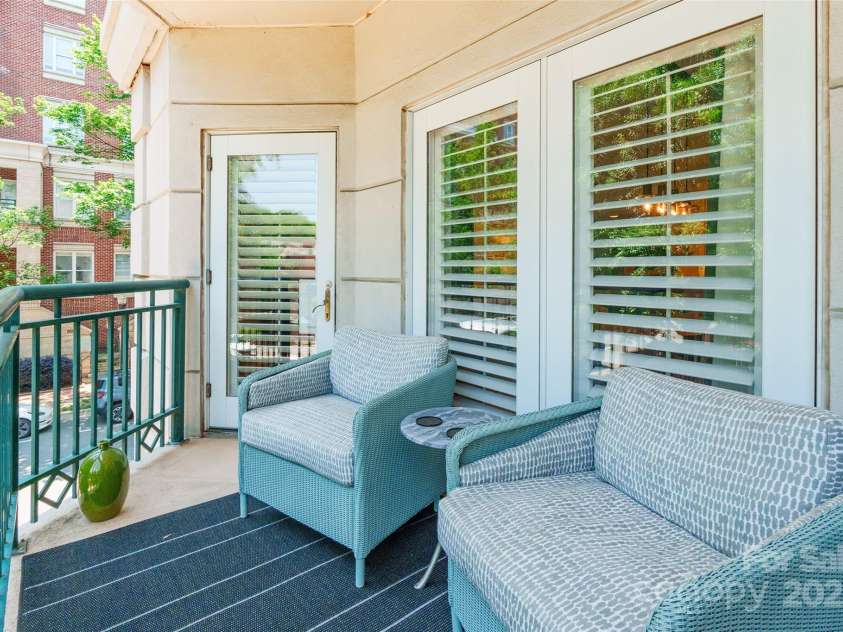 401 Church Street, Charlotte, NC 28202.  MLS# CAR4267557, YatesRealty ID 7178. 