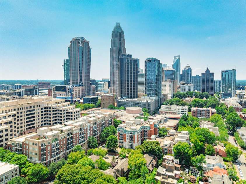 401 Church Street, Charlotte, NC 28202.  MLS# CAR4267557, YatesRealty ID 7178. 