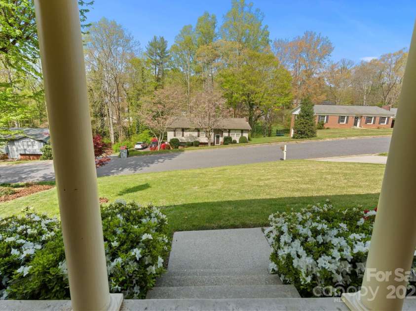 922 Hawthorne Drive, Lenoir, NC 28645.  MLS# CAR4246497, YatesRealty ID 7179. Front Porch View