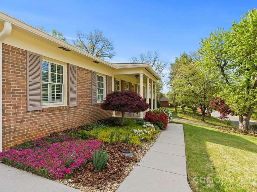 922 Hawthorne Drive, Lenoir, NC 28645.  MLS# CAR4246497, YatesRealty ID 7179. Side