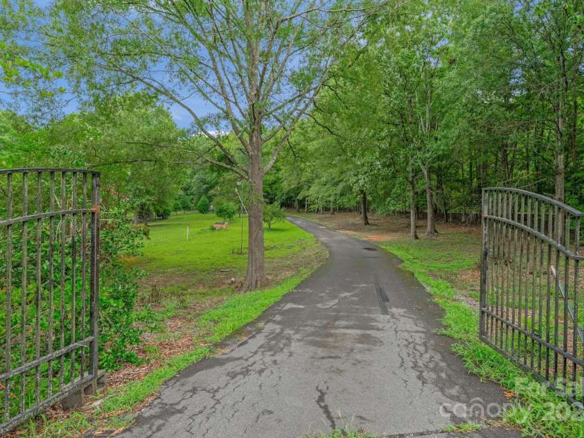 15610 Youngblood Road, Charlotte, NC 28278.  MLS# CAR4166088, YatesRealty ID 718. 