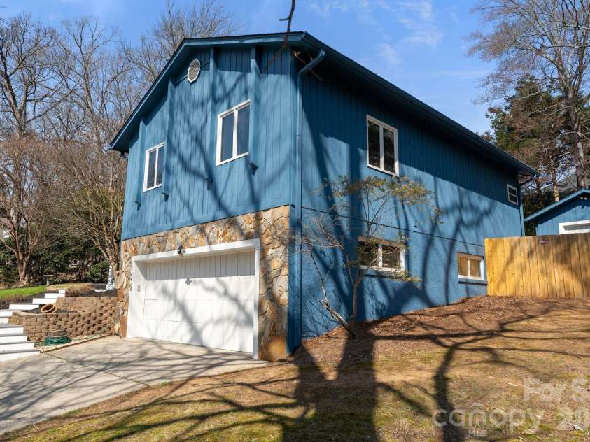 1432 Jules Court, Charlotte, NC 28226.  MLS# CAR4355299, YatesRealty ID 7181. 2-car attached garage 