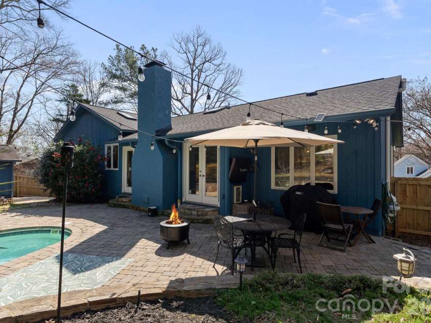 1432 Jules Court, Charlotte, NC 28226.  MLS# CAR4355299, YatesRealty ID 7181. Private backyard designed for entertaining