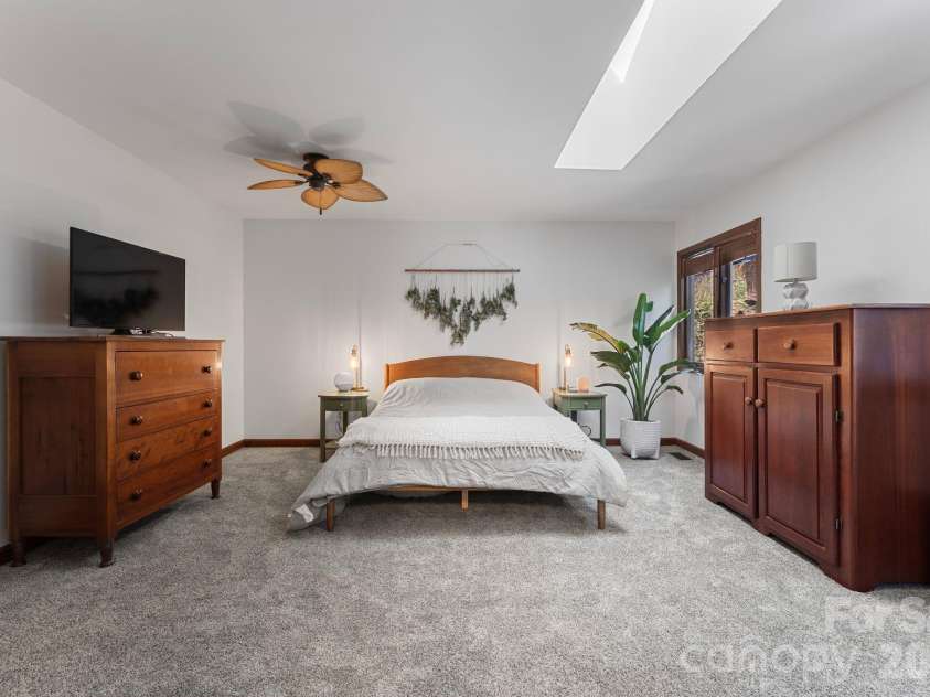 1432 Jules Court, Charlotte, NC 28226.  MLS# CAR4355299, YatesRealty ID 7181. Spacious main level primary suite