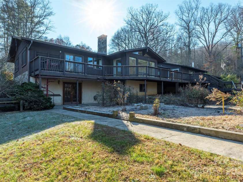 208 Dogwood Lane, Black Mountain, NC 28711.  MLS# CAR4204855, YatesRealty ID 7181. 
