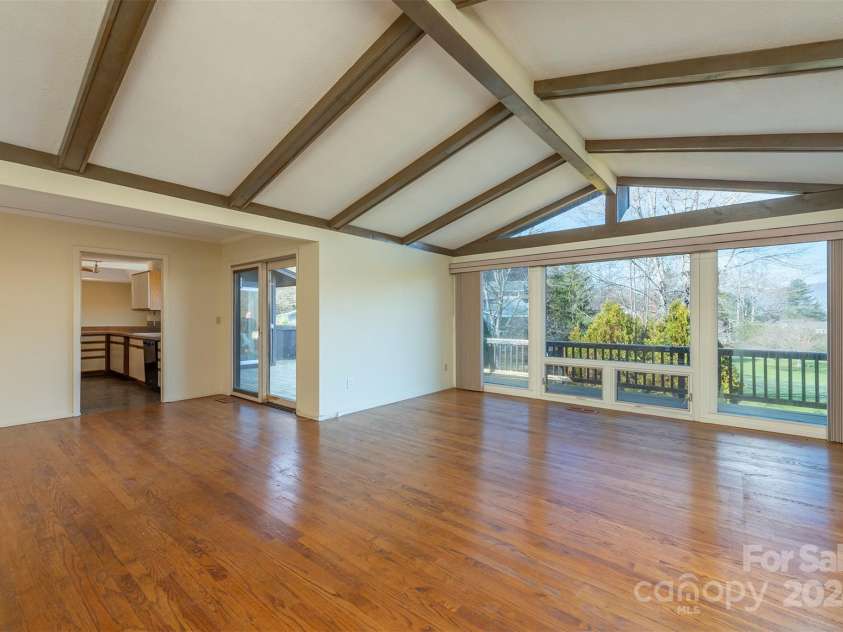 208 Dogwood Lane, Black Mountain, NC 28711.  MLS# CAR4204855, YatesRealty ID 7181. 