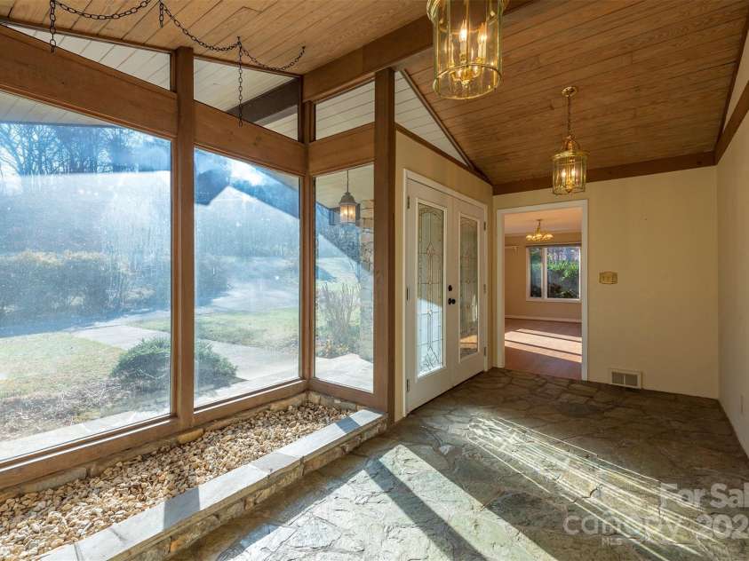208 Dogwood Lane, Black Mountain, NC 28711.  MLS# CAR4204855, YatesRealty ID 7181. 