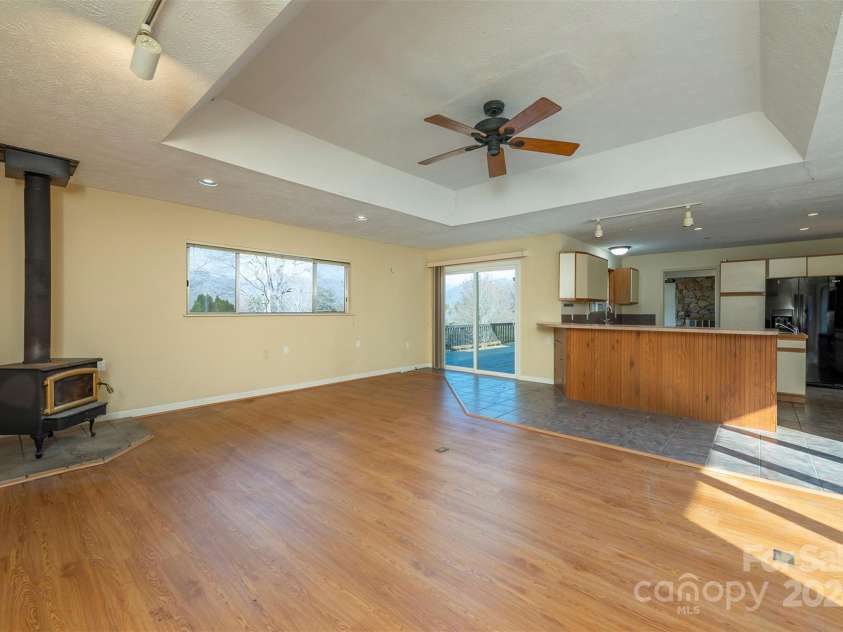 208 Dogwood Lane, Black Mountain, NC 28711.  MLS# CAR4204855, YatesRealty ID 7181. 