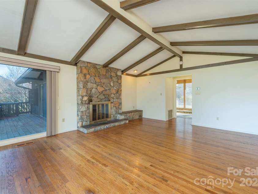 208 Dogwood Lane, Black Mountain, NC 28711.  MLS# CAR4204855, YatesRealty ID 7181. 
