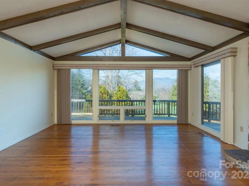 208 Dogwood Lane, Black Mountain, NC 28711.  MLS# CAR4204855, YatesRealty ID 7181. 