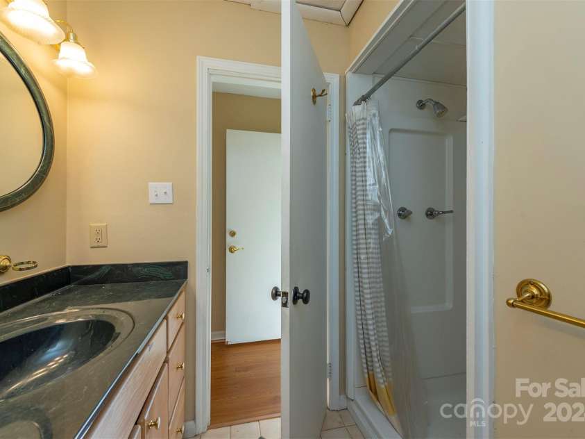 208 Dogwood Lane, Black Mountain, NC 28711.  MLS# CAR4204855, YatesRealty ID 7181. 
