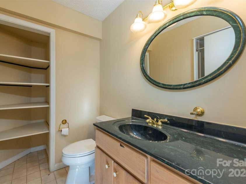 208 Dogwood Lane, Black Mountain, NC 28711.  MLS# CAR4204855, YatesRealty ID 7181. 