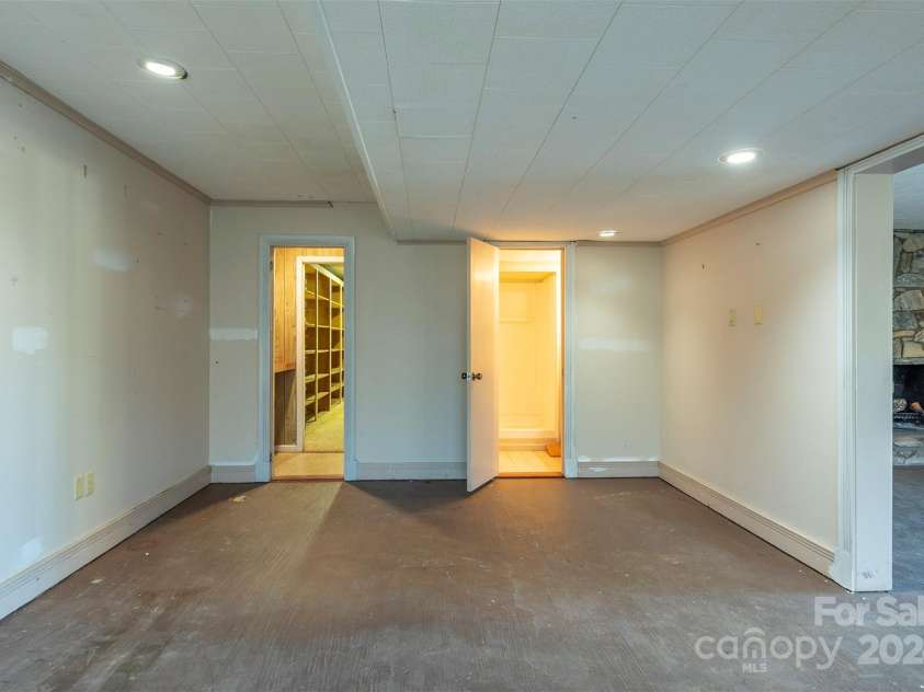 208 Dogwood Lane, Black Mountain, NC 28711.  MLS# CAR4204855, YatesRealty ID 7181. 