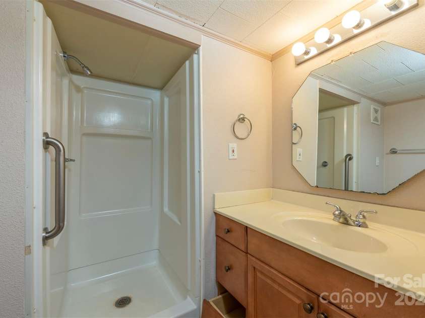208 Dogwood Lane, Black Mountain, NC 28711.  MLS# CAR4204855, YatesRealty ID 7181. 